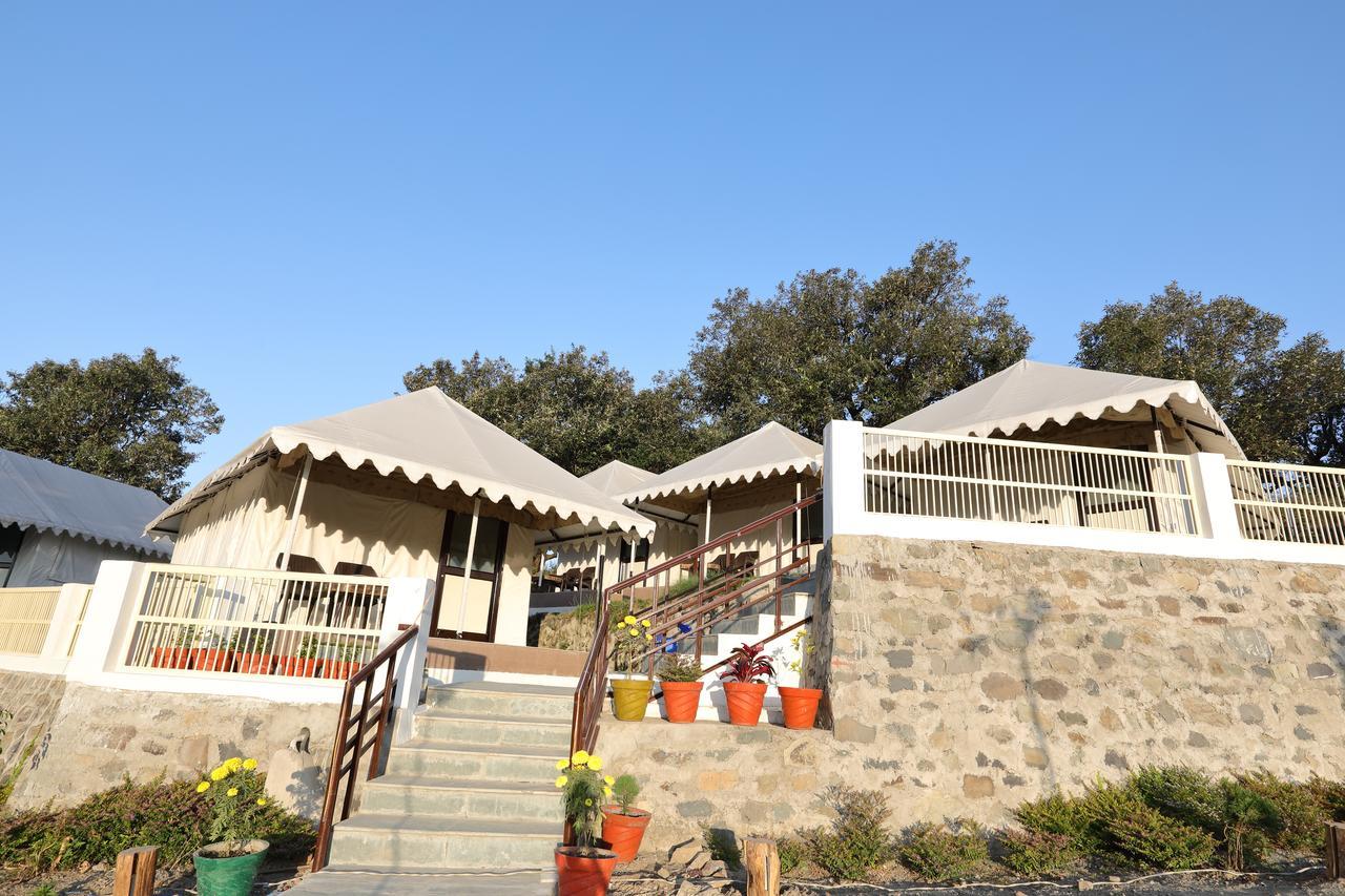 Hôtel Charekh Food & Forest à Kotdwāra Extérieur photo