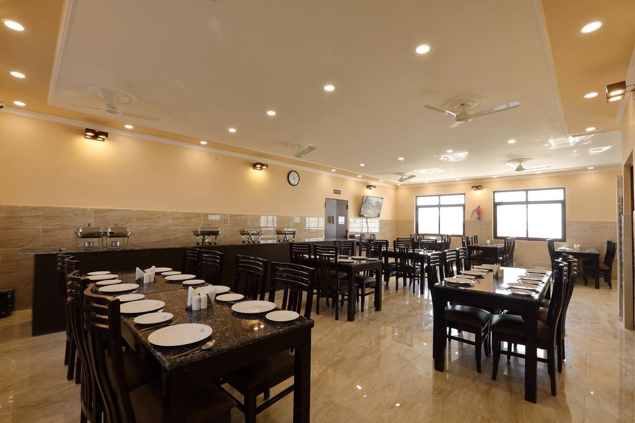 Hôtel Charekh Food & Forest à Kotdwāra Extérieur photo